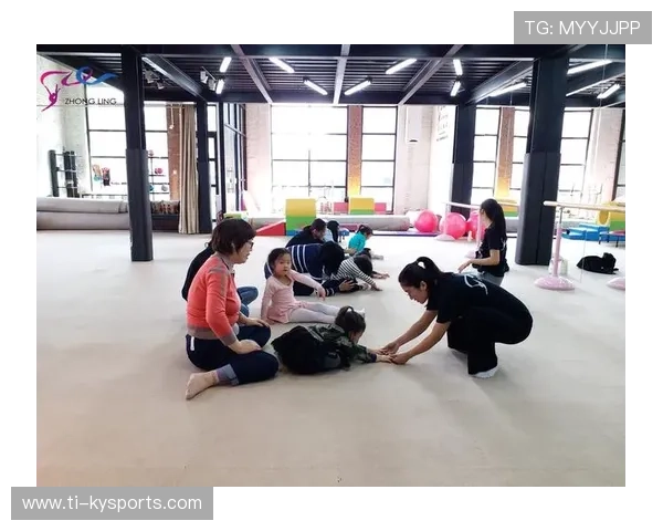 体操俱乐部开设亲子课程吸引家庭报名，体操训练营